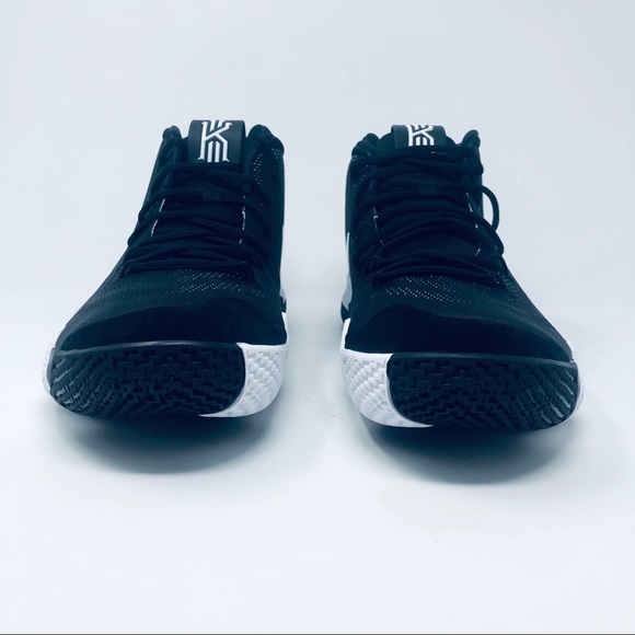 Nike Kyrie 4 - Picture 2 of 6